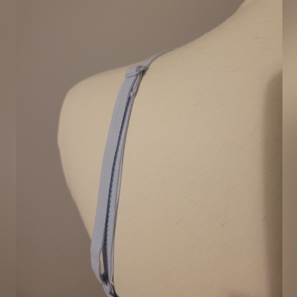 BKE Essentials Cropped Light Blue Key Hole Halter Top Size S - Picture 3 of 6